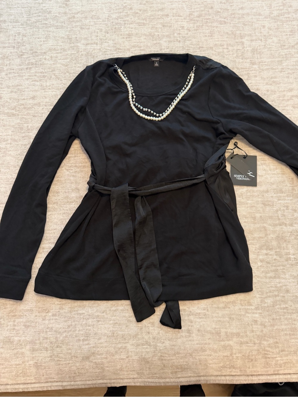 Simply Vera Vera Wang Black long sl Top with removable necklace. Tie waist- M